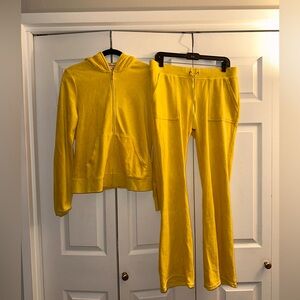 JUICY COUTURE- velour sweatsuit